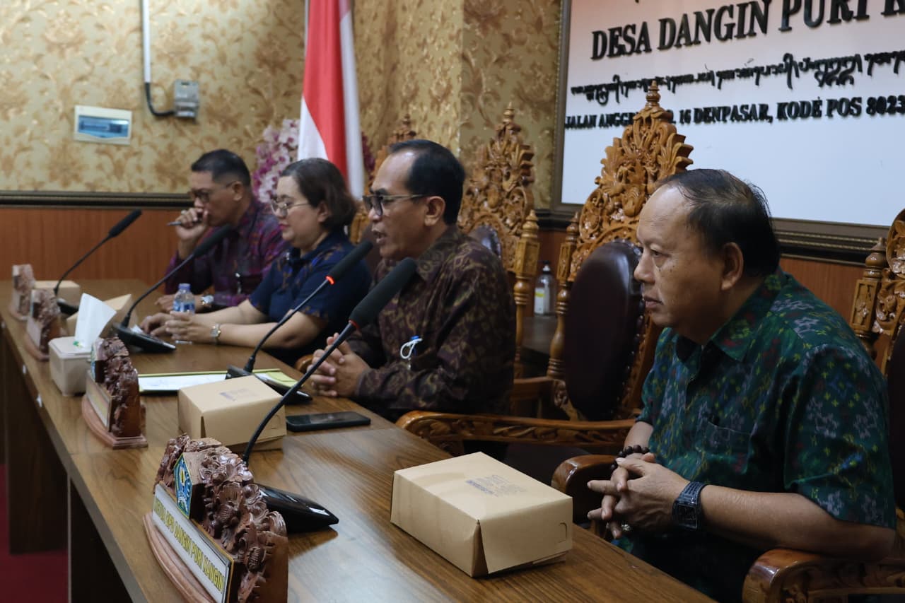 SOSIALISASI DAN UJI COBA APLIKASI IKD DAN PERLINSOS UNTUK AGEN PERLINSOS DI DESA DANGIN PURI KANGIN
