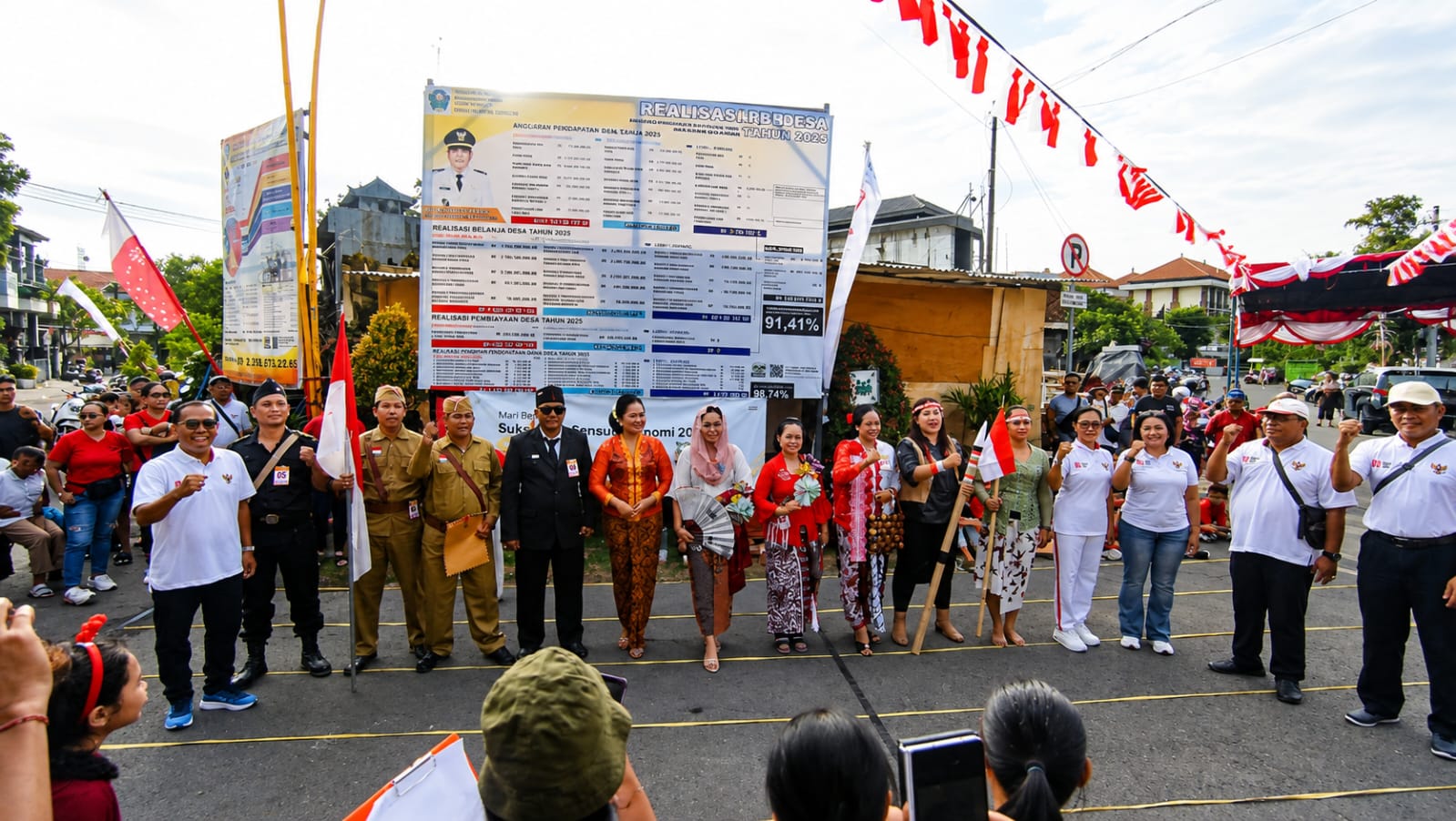 LOMBA DARI BERBAGAI LAPISAN MASYARAKAT DALAM MEMPERINGATI HUT RI KE-81 DI DESA DANGIN PURI KANGIN