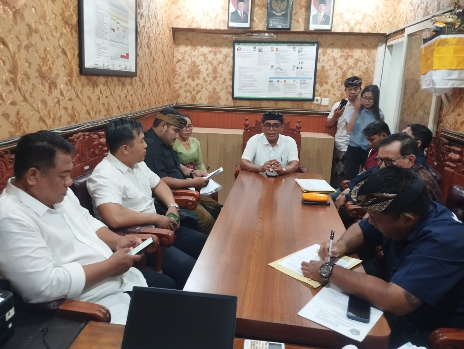 MONEV DARI CATATAN SIPIL TERKAIT KEBERADAAN PENDUDUK ASING DAN PENCATATAN ADMINISTRASI DI DESA DANGIN PURI KANGIN
