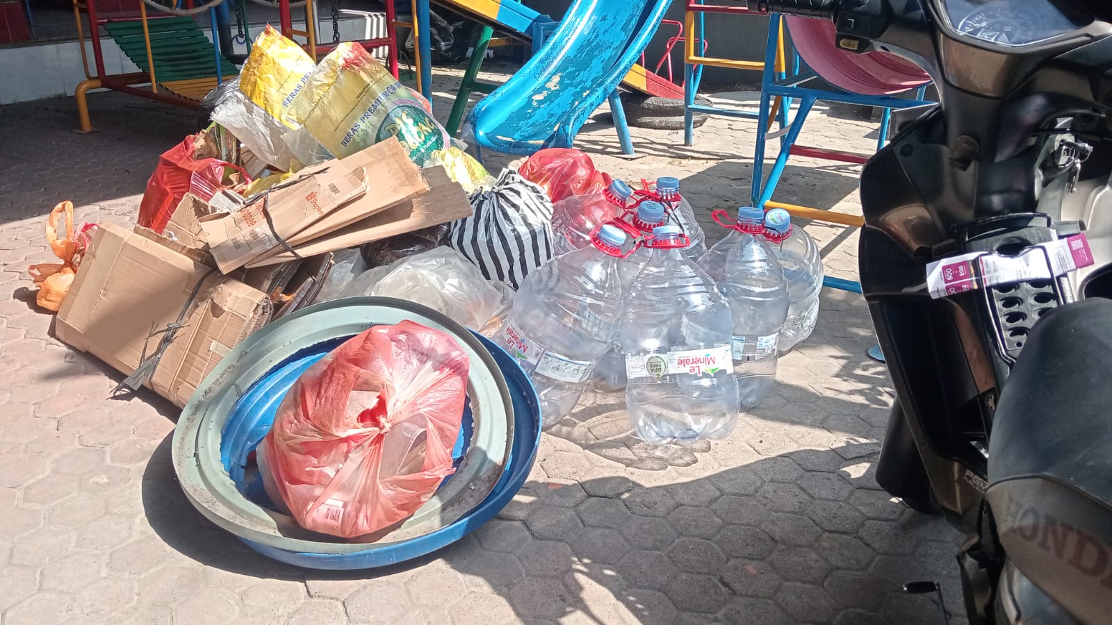PELAKSANAAN BANK SAMPAH DI DESA DANGIN PURI KANGIN PADA BULAN OKTOBER
